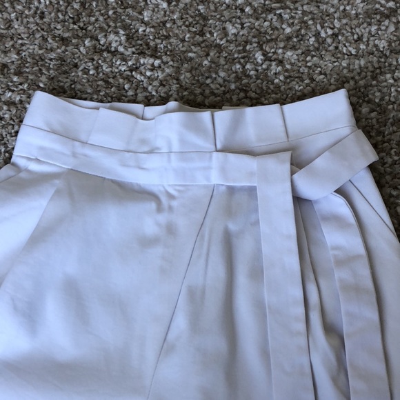 Zara White Shorts with Attached Side Belt Sz S - Picture 4 of 12